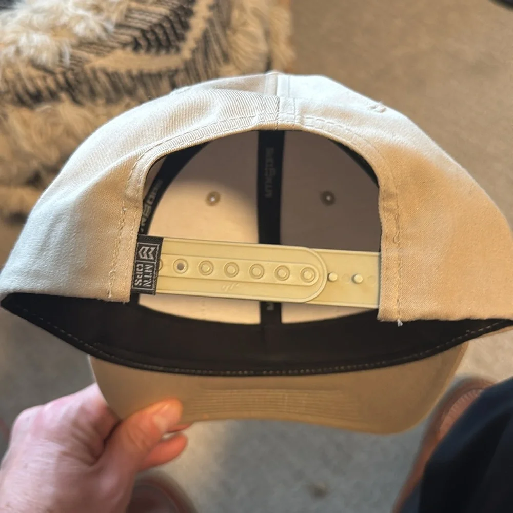 Mtn Ops hat… snap back hat.. hat is in great condition. Worn maybe once